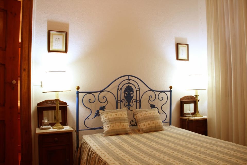 Decorative detail, Bedroom, Autumn, On site, Sunset