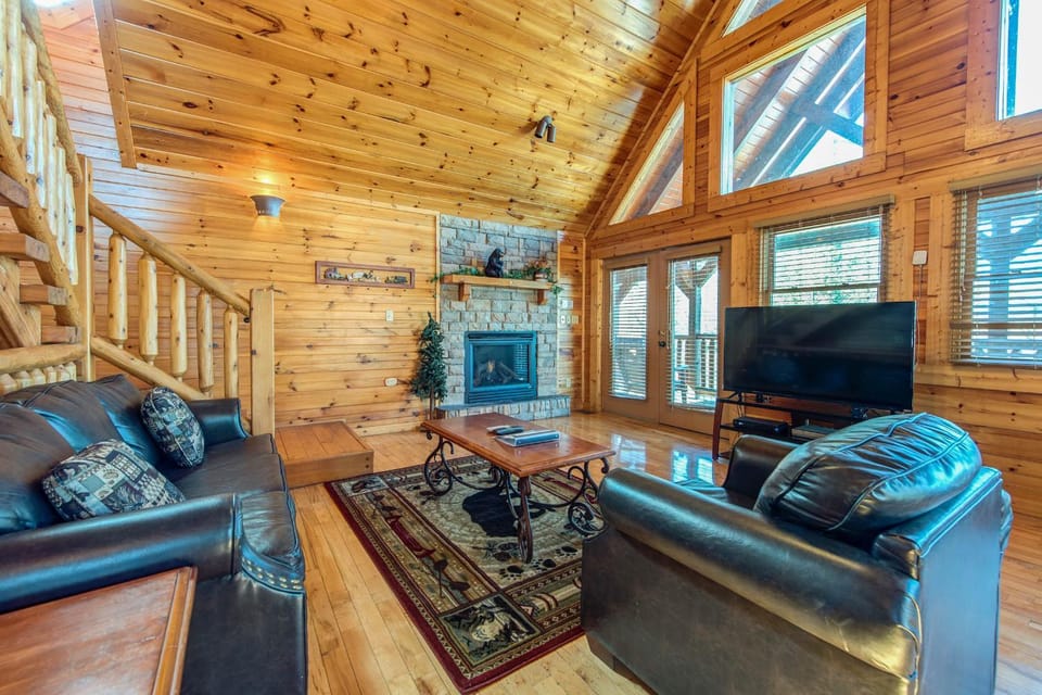 TV and multimedia, Living room, Seating area, fireplace, furniture