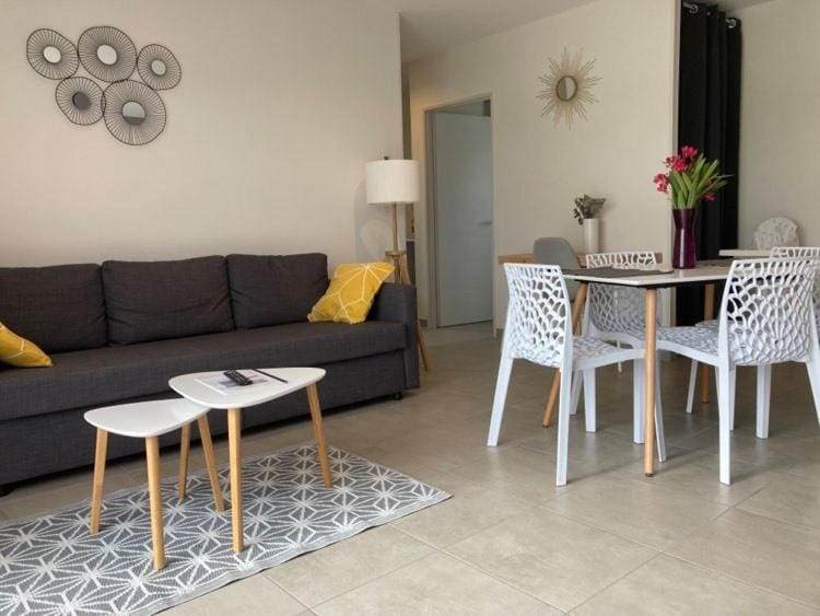 Living room, Seating area, Dining area