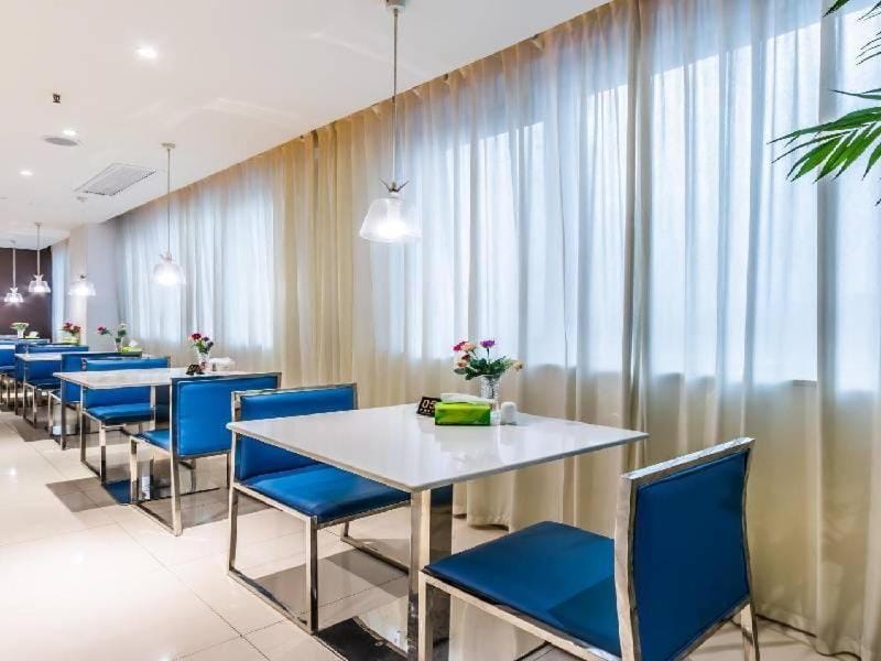 Jinjiang Inn Select Hangzhou Binjiang University Town Puyan Metro Station Hotel in Hangzhou