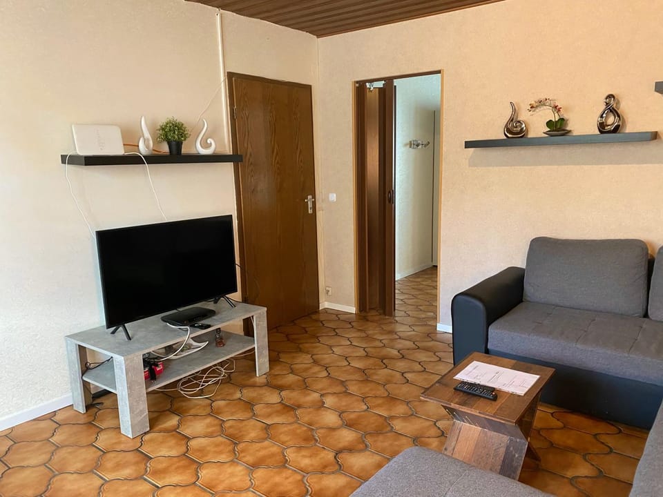 Communal lounge/ TV room, TV and multimedia, Living room, Seating area