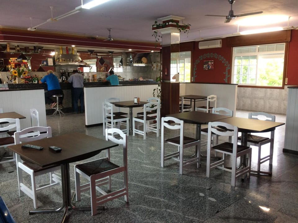 Restaurant/places to eat, Lounge or bar