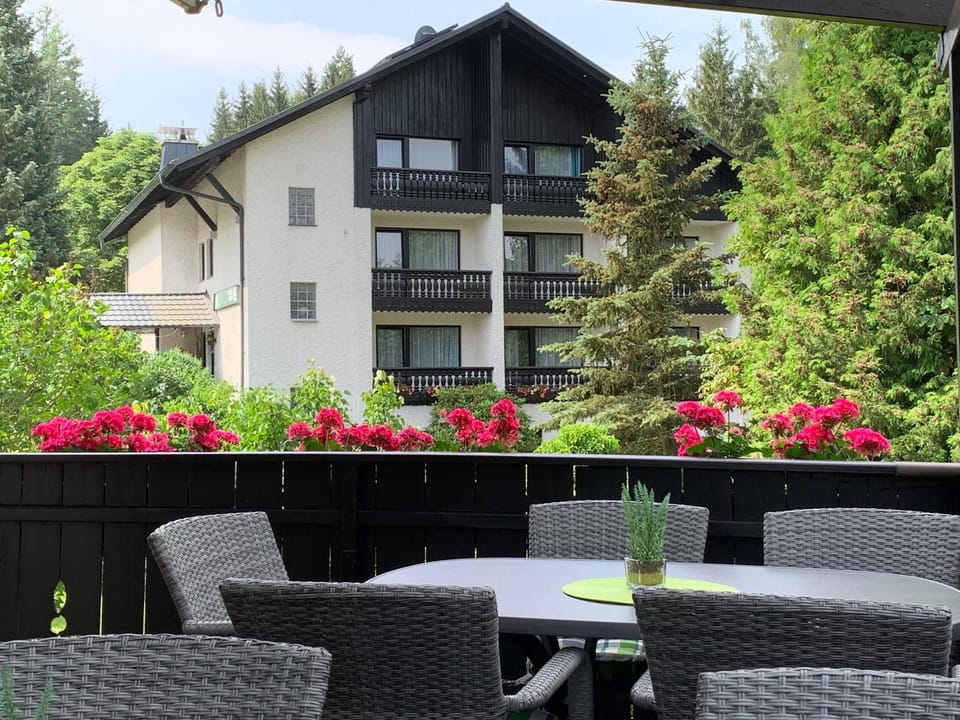 Property building, Day, Balcony/Terrace, Dining area, Garden view