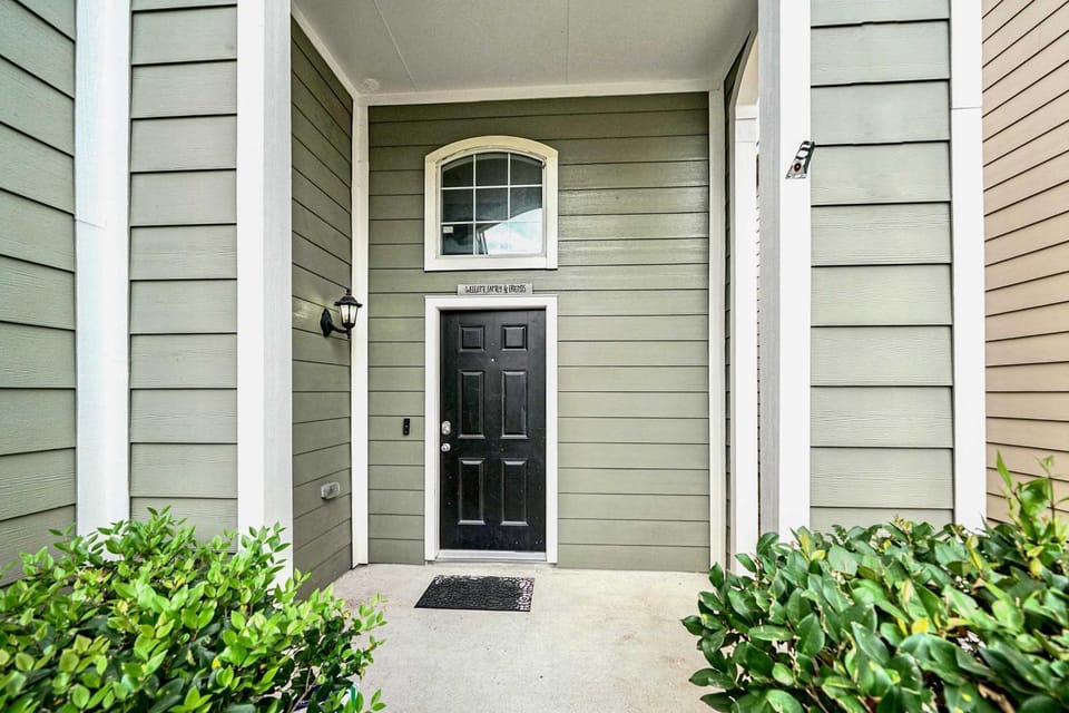 Spacious Stay at a Houston Getaway w/ Fireplace! House in Harris County