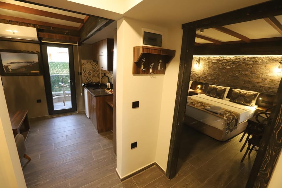 Bed, Kitchen or kitchenette, Bedroom, wardrobe