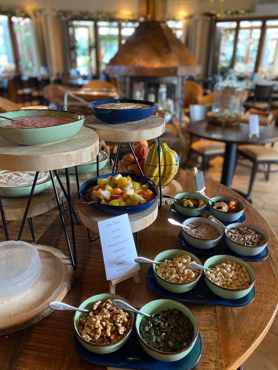 Restaurant/places to eat, Food and drinks, Buffet breakfast