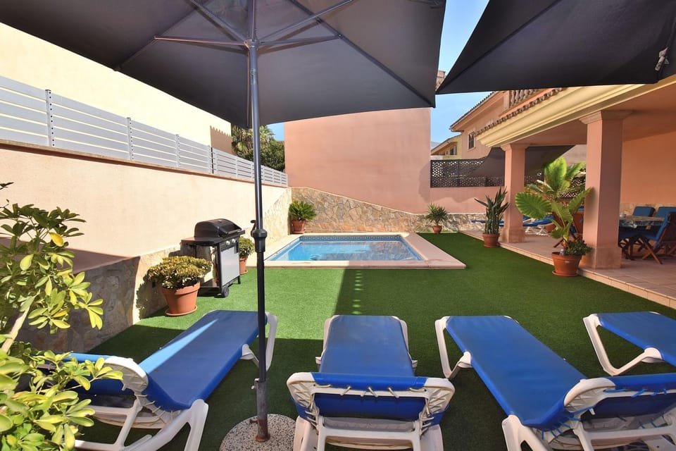 Patio, Spring, Day, Natural landscape, Garden, Garden view, Pool view, Swimming pool, sunbed