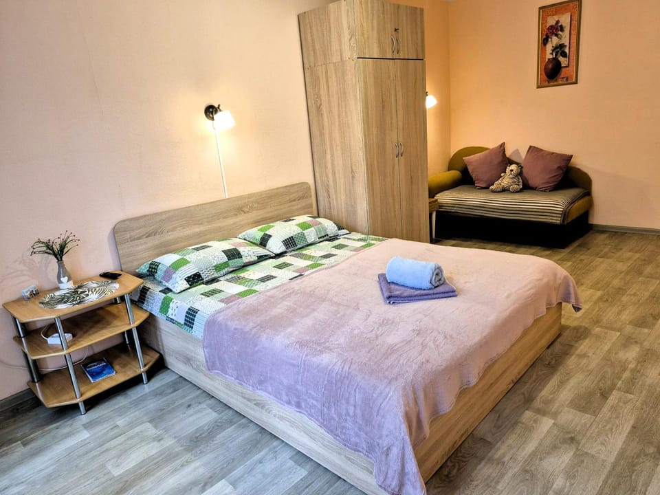 Photo of the whole room, furniture