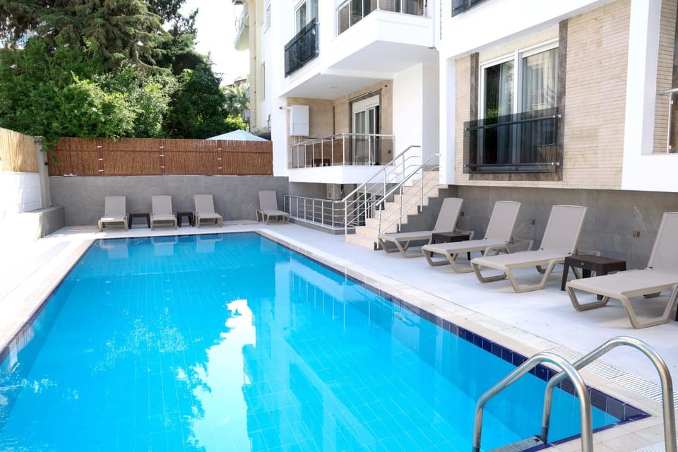 Day, Swimming pool