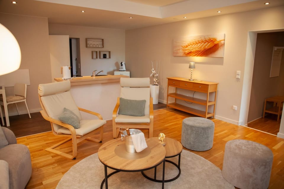 Living room, Photo of the whole room, Seating area