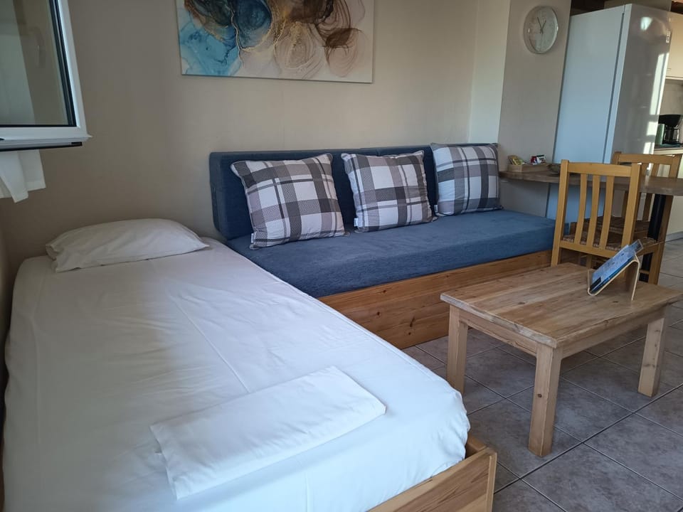 Bed, Seating area