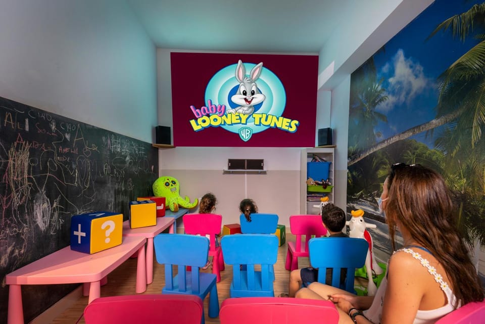 Communal lounge/ TV room