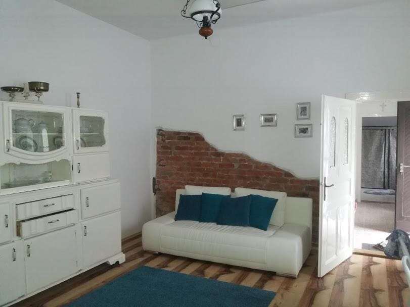 Bed, Living room