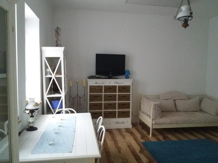 Bed, Living room