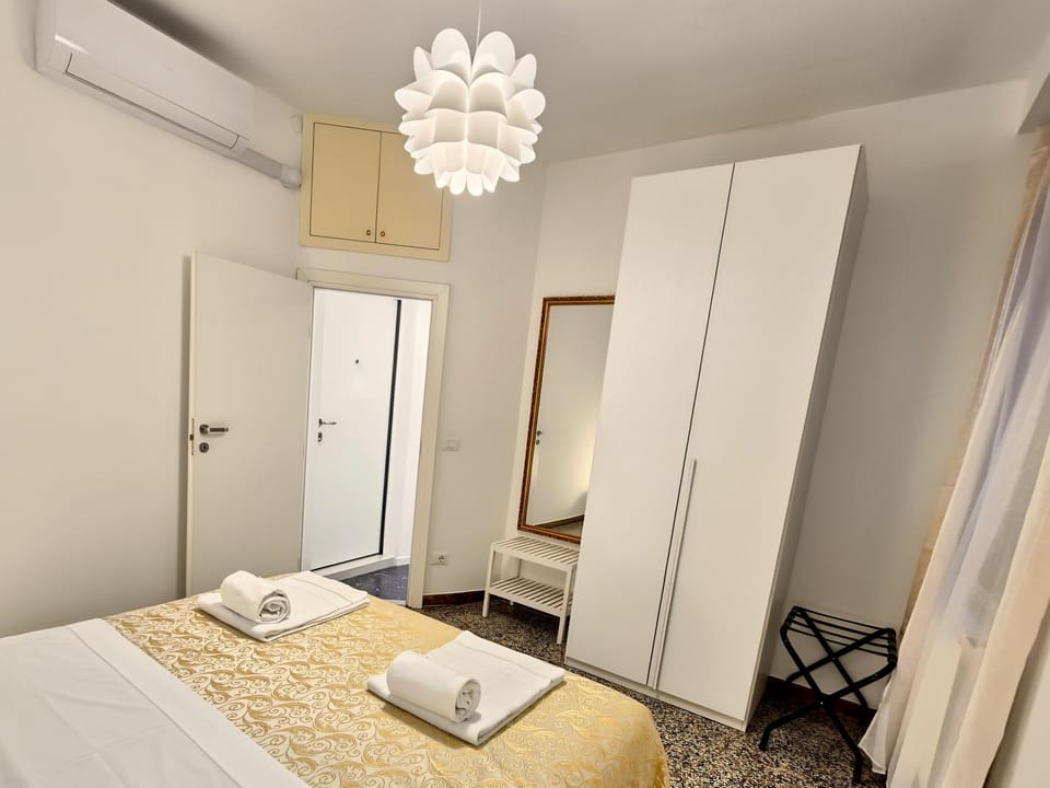 Bedroom, wardrobe, air conditioner
