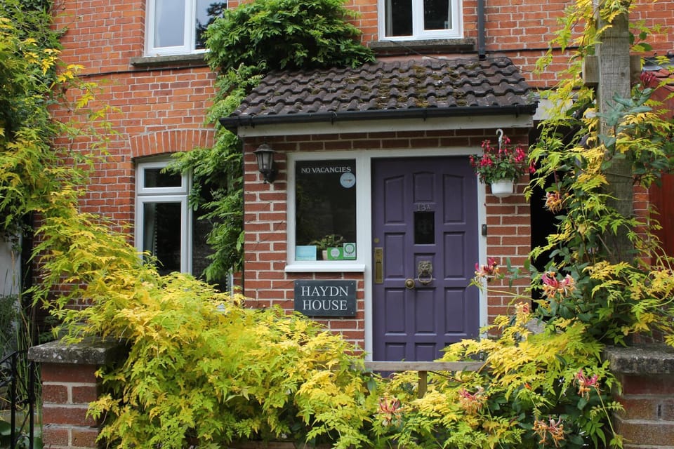 Facade/entrance, Garden, Landmark view, Street view