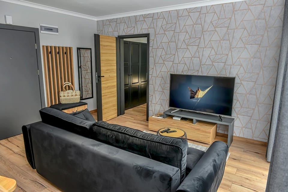 Communal lounge/ TV room, TV and multimedia, Living room, Seating area, Evening entertainment, wardrobe