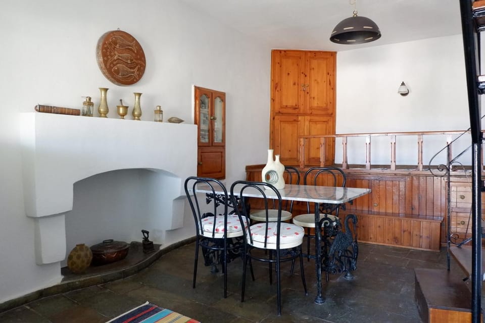 Seating area, Dining area