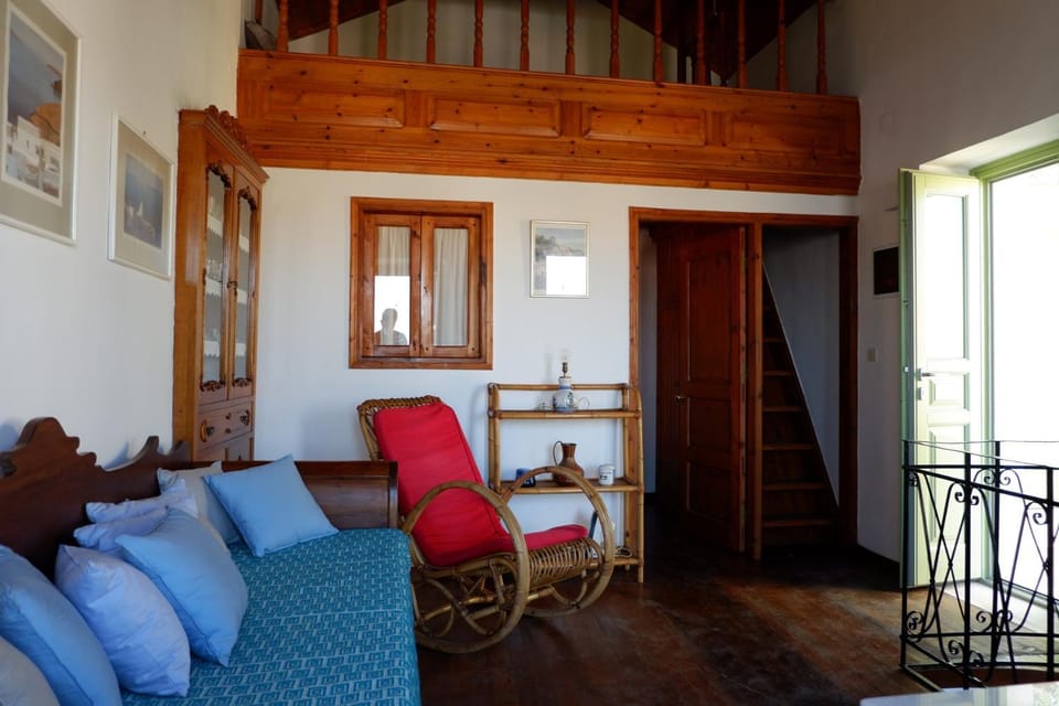 Bed, Living room, Photo of the whole room