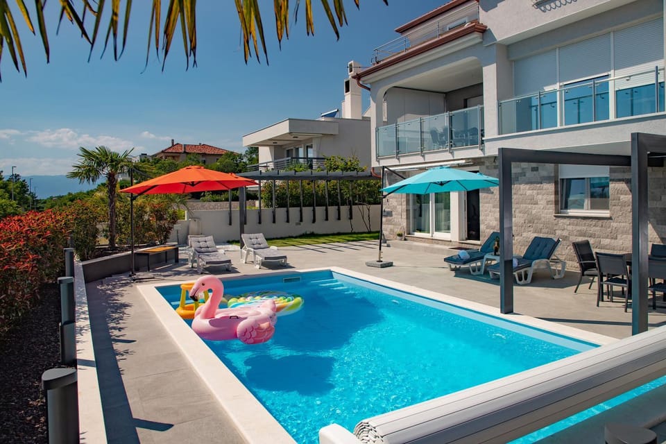 Balcony/Terrace, Swimming pool