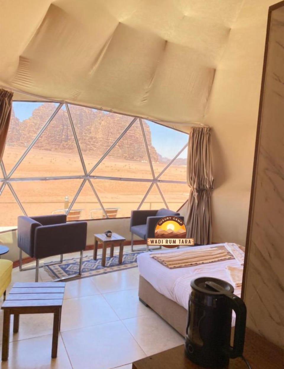 Bed, Natural landscape, Photo of the whole room, Seating area, Bedroom