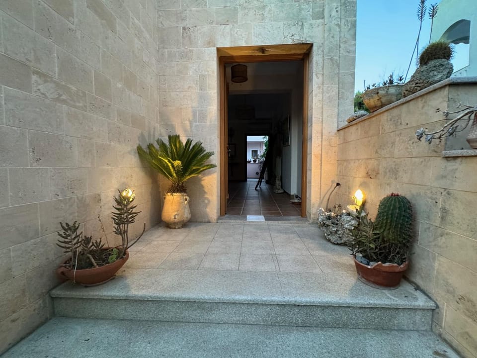 Facade/entrance