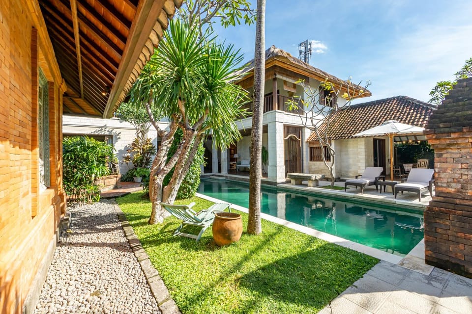 Property building, Day, Garden, Swimming pool, sunbed