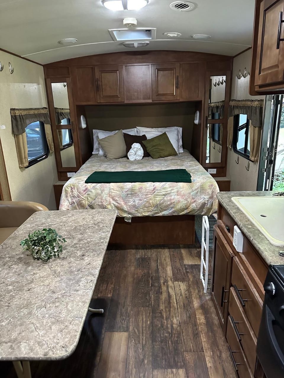Bed, Photo of the whole room, pet friendly