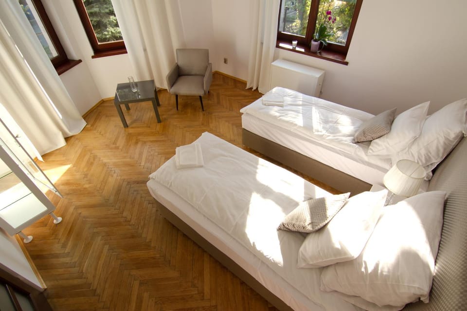 Day, Photo of the whole room