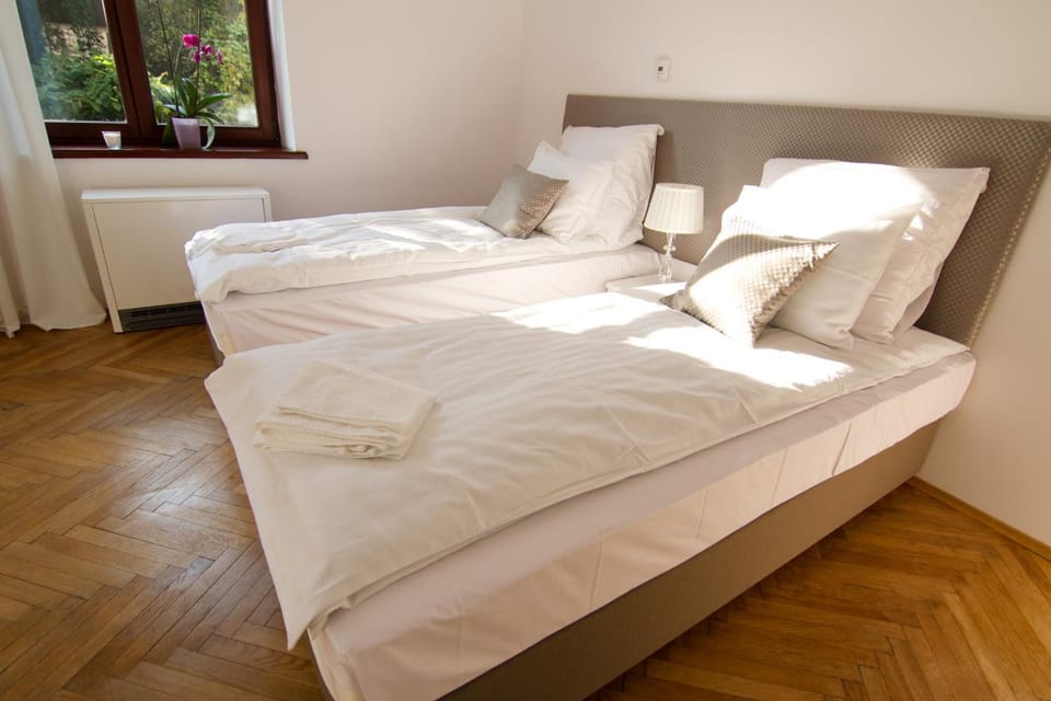 Bed, Day