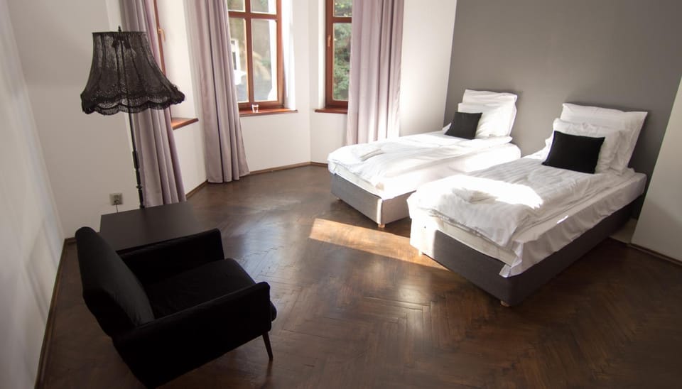 Day, Photo of the whole room