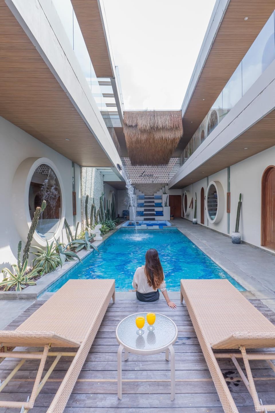 Swimming pool, sunbed