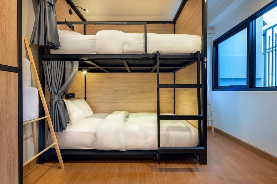 Bed, bunk bed
