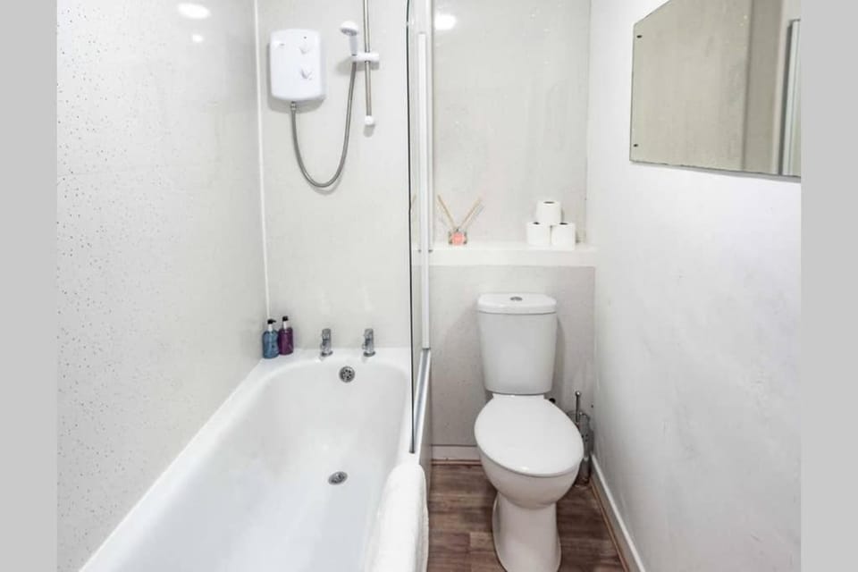 ☆ Quiet Ground Floor Apartment Near University ☆ Apartment in Dundee