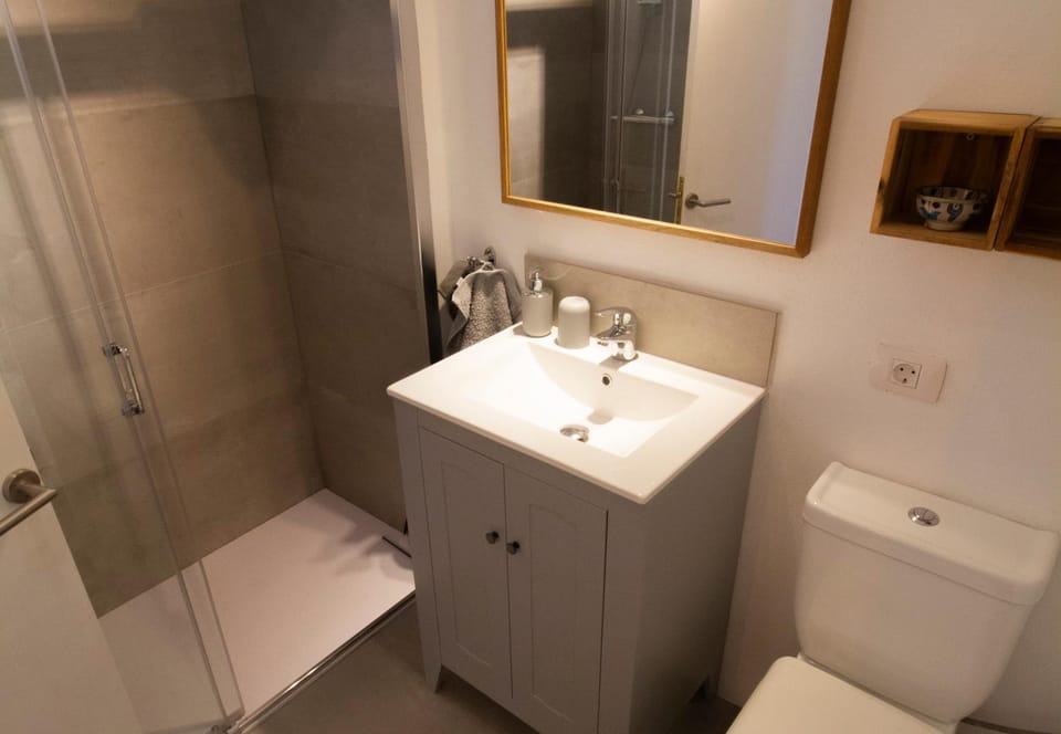 Shower, Toilet, Bathroom, On site