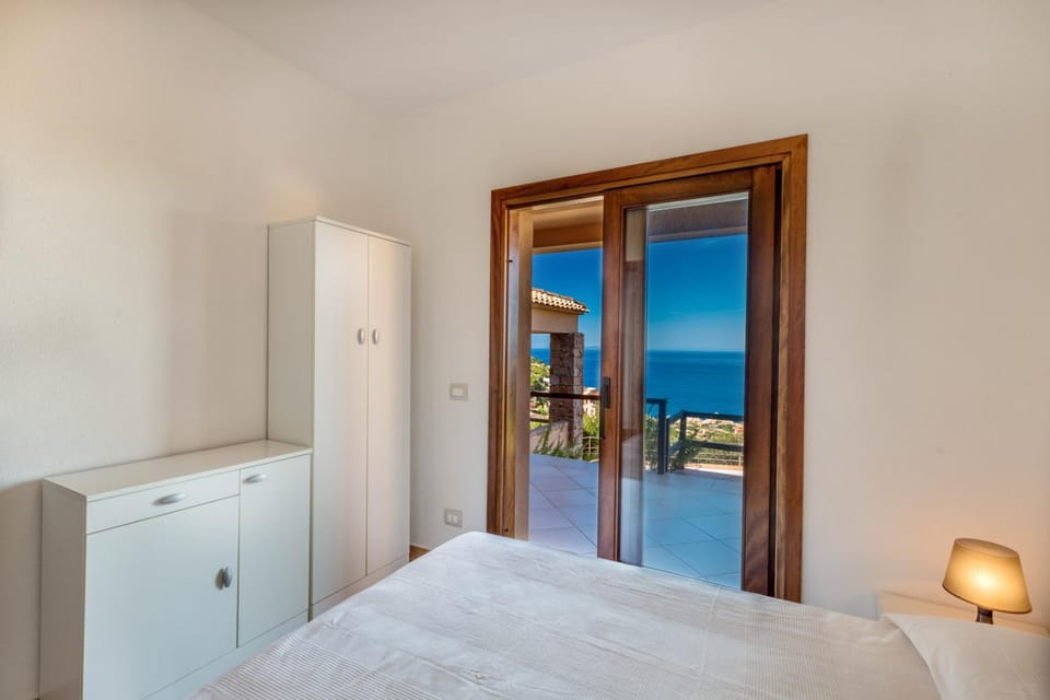 Bed, Bedroom, Sea view