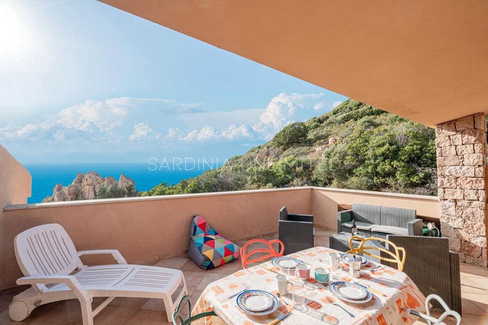 Wonderful seaview and pool - Casa Rosa Gialla Villa in Sardinia
