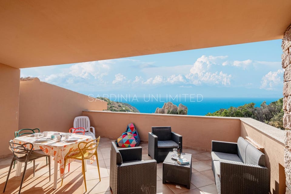 Wonderful seaview and pool - Casa Rosa Gialla Villa in Sardinia