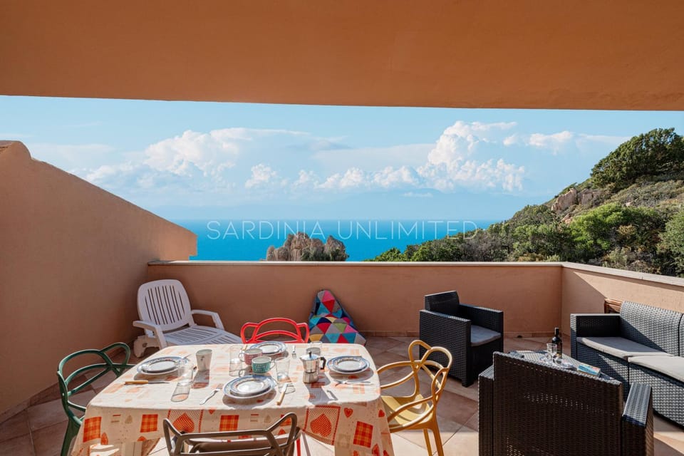 Wonderful seaview and pool - Casa Rosa Gialla Villa in Sardinia