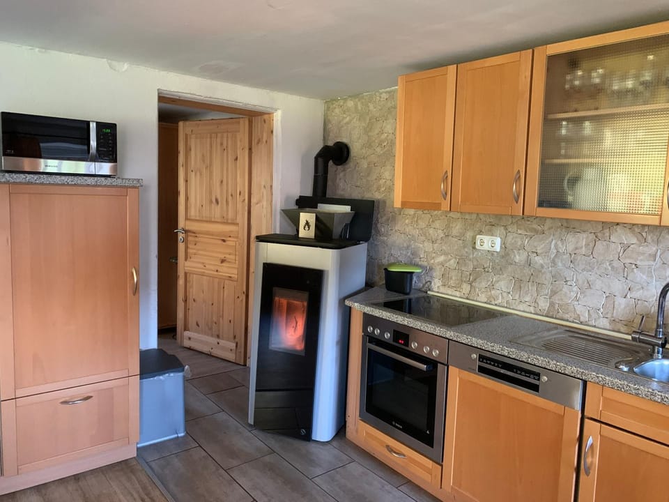 Kitchen or kitchenette, oven