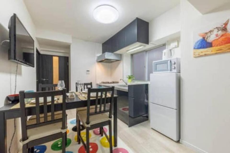 Kitchen or kitchenette, Dining area, minibar