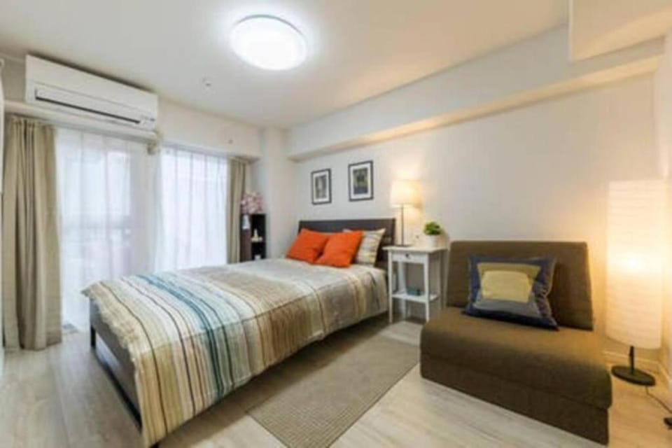 Photo of the whole room, Bedroom