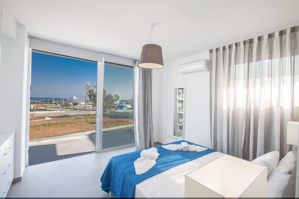 Bed, Bedroom, Sea view