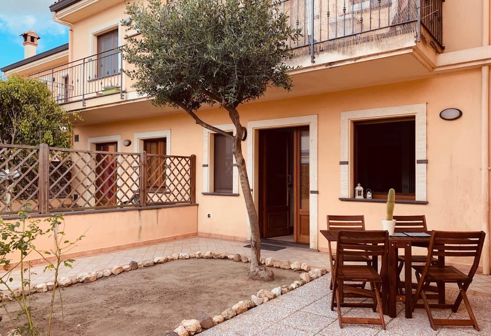 Patio, Facade/entrance, Garden