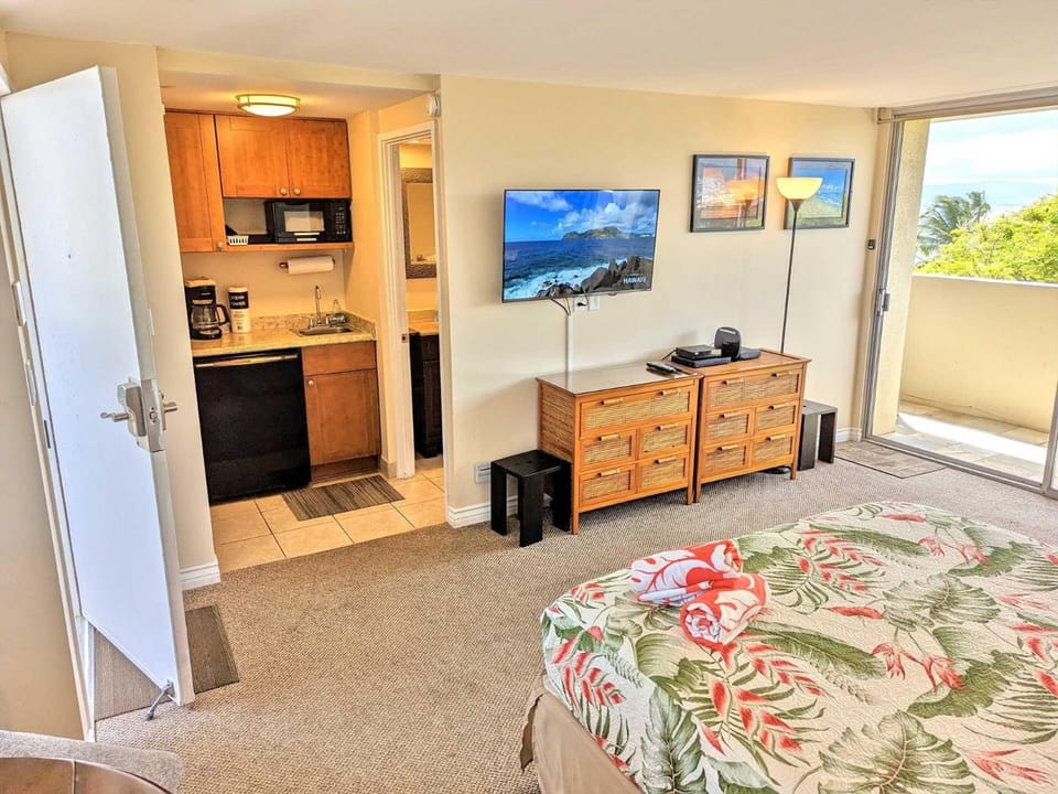 Diamond Head Beach #805 Apartment in Honolulu