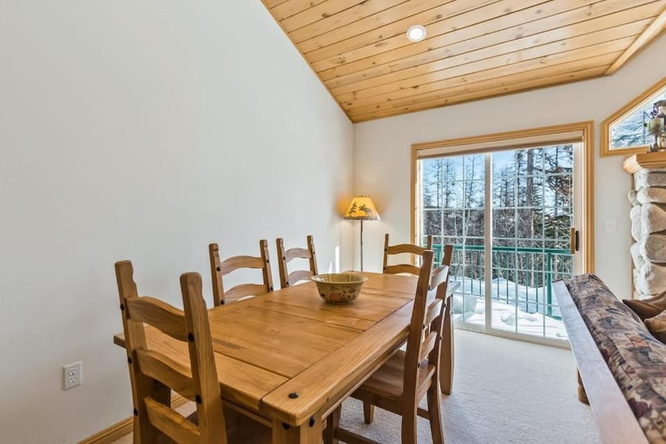 Schweitzer Ullr Retreat House in Idaho