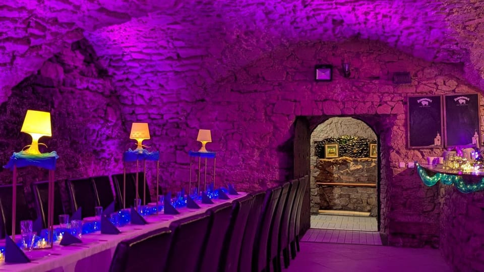 Property building, Restaurant/places to eat, Food and drinks, Meeting/conference room, wedding
