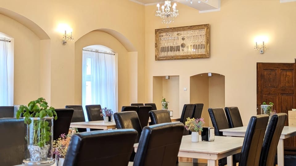 Restaurant/places to eat, Living room, Seating area, Continental breakfast, Buffet breakfast, Italian breakfast