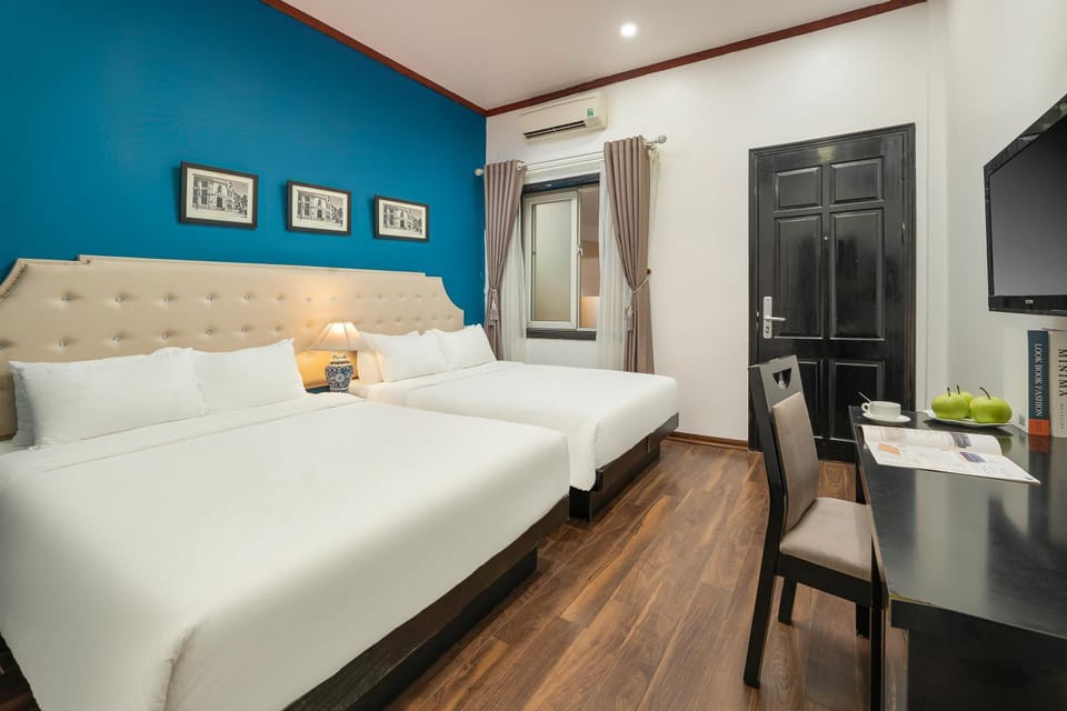 Bed, TV and multimedia, Living room, Photo of the whole room, Bedroom, air conditioner