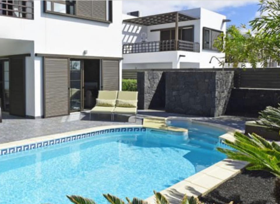 Sea views modern villa for relaxing holidays Villa in Costa Teguise